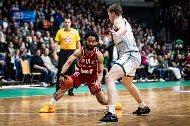 Davion Mintz (Fitness First Wuerzburg Baskets) im Zweikampf mit Marten Linssen (Gladiators Trier), Vet Concept Gladiators Trier vs Fitness First Wuerzburg Baskets, Basketball, easyCredit BBL, 27. Spieltag, Saison 2025 2026, 01.04.2026 Vet Concept Gladiators Trier vs Fitness First Wuerzburg Baskets, Basketball, easyCredit BBL, 27. Spieltag, Saison 2025 2026, 01.04.2026 Copyright: xEibner-Pressefoto AlexanderxNeisx EP_ANS