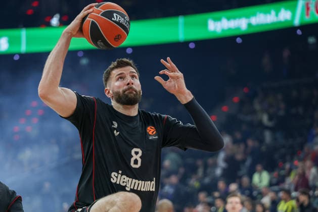 Leon Kratzer (FC Bayern Basketball, 08) beim Aufwaermen, GER, FC Bayern Basketball vs. Fenerbahce Beko Istanbul, Basketball, Euroleague, 35. Spieltag, Saison 2025 2026, 01.04.2026, GER, FC Bayern Basketball vs. Fenerbahce Beko Istanbul, Basketball, Euroleague, 35. Spieltag, Saison 2025 2026, 01.04.2026 Muenchen Copyright: xEibner-Pressefoto JennixMaulx EP_JML