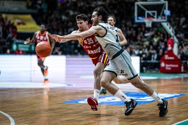 Clayton Guillozet (Gladiators Trier) im Zweikampf mit Alen Pjanic (Fitness First Wuerzburg Baskets), Vet Concept Gladiators Trier vs Fitness First Wuerzburg Baskets, Basketball, easyCredit BBL, 27. Spieltag, Saison 2025 2026, 01.04.2026 Vet Concept Gladiators Trier vs Fitness First Wuerzburg Baskets, Basketball, easyCredit BBL, 27. Spieltag, Saison 2025 2026, 01.04.2026 Copyright: xEibner-Pressefoto AlexanderxNeisx EP_ANS