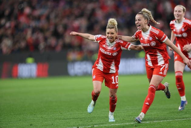 GER, München, Bayern München vs Manchester United, ManU Women s Champions League, Fussball, UEFA, Spielzeit 2025 2026, Allianz Arena, Viertelfinale, Rückspiel im Bild v.l.: Linda Dallmann (Bayern München 10), Giulia Gwinn (Bayern München 7), 2:1, Tor, Freude, Jubel und Emotion, goal scored DFB DFL REGULATIONS PROHIBIT ANY USE OF PHOTOGRAPHS AS IMAGE SEQUENCES AND OR QUASI-VIDEO, 01.04.2026 Copyright: HMBxMedia HendrikxHamelau