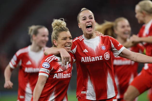 GER, München, Bayern München vs Manchester United, ManU Women s Champions League, Fussball, UEFA, Spielzeit 2025 2026, Allianz Arena, Viertelfinale, Rückspiel im Bild v.l.: Linda Dallmann (Bayern München 10), Giulia Gwinn (Bayern München 7), 2:1, Tor, Freude, Jubel und Emotion, goal scored DFB DFL REGULATIONS PROHIBIT ANY USE OF PHOTOGRAPHS AS IMAGE SEQUENCES AND OR QUASI-VIDEO, 01.04.2026 Copyright: HMBxMedia HendrikxHamelau