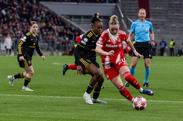 Kampf um den Ball Zweikampf zwischen Melvine Malard Manchester United, ManU WFC, 09) und Franziska Kett (FC Bayern Muenchen Frauen, 20) GER, FC Bayern Muenchen vs. Manchester United W.F.C., Fussball, UEFA Womans Champions League, Viertelfinale Rueckspiel, Saison 2025 2026, 01.04.2026. GER, FC Bayern Muenchen vs. Manchester United W.F.C., Fussball, UEFA Womans Champions League, Viertelfinale Rueckspiel, Saison 2025 2026, 01.04.2026. Muenchen Copyright: xEibner-Pressefoto HeikexFeinerx EP_HFR