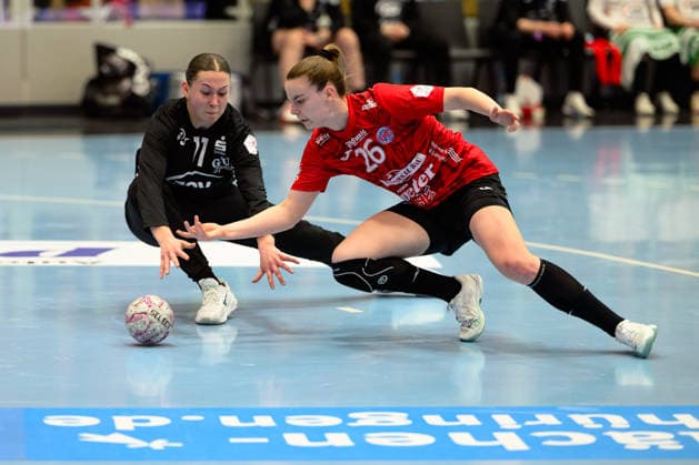 Lilly Janssen (BSV Sachsen Zwickau, 11), Anna Szabo (Thueringer HC, 26) Kampf um den Ball. GER, Thueringer HC gegen BSV Sachsen Zwickau, Handball, Alsco Handball Bundesliga Frauen, 20. Spieltag, Saison 2025 2026, 01.04.2026 GER, Thueringer HC gegen BSV Sachsen Zwickau, Handball, Alsco Handball Bundesliga Frauen, 20. Spieltag, Saison 2025 2026, 01.04.2026 Bad Langensalza Copyright: xEibner-Pressefoto MartinxHerbstx EP_MHT