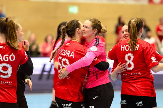 Csenge Kuczora (Thueringer HC, 59) und Christina Loevgren Hallberg (Thueringer HC, 01)liegen sich zum Sieg ein den Armen. GER, Thueringer HC gegen BSV Sachsen Zwickau, Handball, Alsco Handball Bundesliga Frauen, 20. Spieltag, Saison 2025 2026, 01.04.2026 GER, Thueringer HC gegen BSV Sachsen Zwickau, Handball, Alsco Handball Bundesliga Frauen, 20. Spieltag, Saison 2025 2026, 01.04.2026 Bad Langensalza Copyright: xEibner-Pressefoto MartinxHerbstx EP_MHT