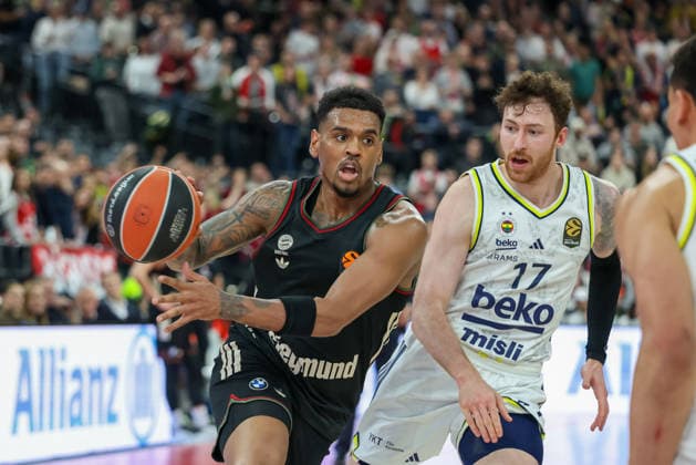 Xavier Rathan-Mayes (FC Bayern Basketball, 04) mit Onuralp Bitim (Fenerbahce Beko Istanbul, 17), GER, FC Bayern Basketball vs. Fenerbahce Beko Istanbul, Basketball, Euroleague, 35. Spieltag, Saison 2025 2026, 01.04.2026, GER, FC Bayern Basketball vs. Fenerbahce Beko Istanbul, Basketball, Euroleague, 35. Spieltag, Saison 2025 2026, 01.04.2026 Muenchen Copyright: xEibner-Pressefoto JennixMaulx EP_JML