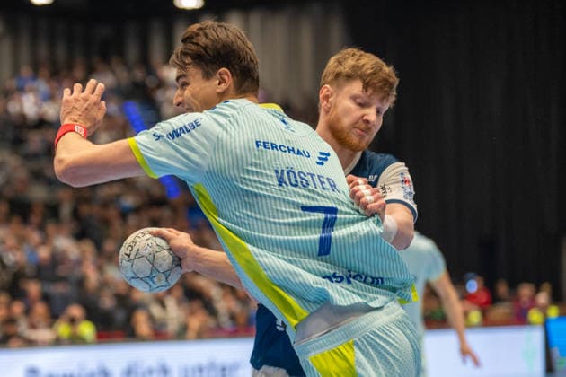 Zweikampf zwischen Julian Koester (VfL Gummersbach, 07) und Johannes Wasielewski (Bergischer HC 06, 77). Bergischer HC vs. VfL Gummersbach, Handball, DAIKIN HBL, 27. Spieltag, Saison 2025 2026, 02.04.2026 Bergischer HC vs. VfL Gummersbach, Handball, DAIKIN HBL, 27. Spieltag, Saison 2025 2026, 02.04.2026 Duesseldorf Copyright: xEibner-Pressefoto ThomasxHaeslerx EP_THR