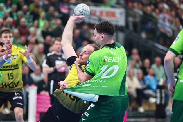 Lenny Rubin (TVB Stuttgart, 44) im Zweikampf mit Josip Simic (HSG Wetzlar, 10) GER, HSG Wetzlar vs TVB Stuttgart, Handball, 1. Bundesliga, 27. Spieltag, Spielzeit 2025 2026, 02.04.2026 GER, HSG Wetzlar vs TVB Stuttgart, Handball, 1. Bundesliga, 27. Spieltag, Spielzeit 2025 2026, 02.04.2026 Wetzlar Copyright: xEibner-Pressefoto RenexWeissx EP_RWS