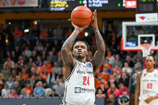 Cobe Williams (BMA365 Baskets Bamberg, 24) beim Freiwurf RASTA Vechta vs. BMA365 Baskets Bamberg, easyCredit Basketball Bundesliga, 27. Spieltag, Saison 2025 2026, 02.04.2026, RASTA Vechta vs. BMA365 Baskets Bamberg, easyCredit Basketball Bundesliga, 27. Spieltag, Saison 2025 2026, 02.04.2026 Vechta Copyright: xEibner-Pressefoto RobertxGertzenx EP_RGN