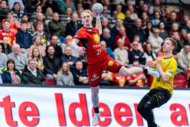 v.l.Henri Pabst (TuS N-Luebbecke, 25), Jesper Schmidt (HSC 2000 Coburg, 87) GER, TuS N-Luebbecke vs. HSC 2000 Coburg, Handball, 2. Bundesliga, 26. Spieltag, Spielzeit 2025 2026, 02.04.2026 GER, TuS N-Luebbecke vs. HSC 2000 Coburg, Handball, 2. Bundesliga, 26. Spieltag, Spielzeit 2025 2026, 02.04.2026 Luebbecke Copyright: xEibner-Pressefoto JanxRollingerx EP_JSK