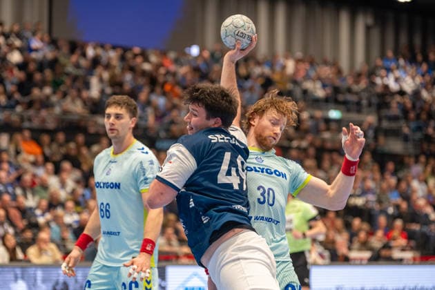Zweikampf zwischen Aron Seesing (Bergischer HC 06, 49) und Tom Kiesler (VfL Gummersbach, 30). Bergischer HC vs. VfL Gummersbach, Handball, DAIKIN HBL, 27. Spieltag, Saison 2025 2026, 02.04.2026 Bergischer HC vs. VfL Gummersbach, Handball, DAIKIN HBL, 27. Spieltag, Saison 2025 2026, 02.04.2026 Duesseldorf Copyright: xEibner-Pressefoto ThomasxHaeslerx EP_THR