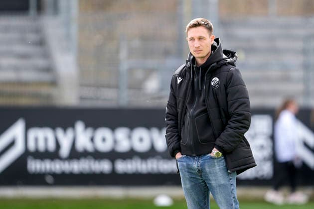 Kevin Stotz (Trainer, Cheftrainer, Interimstrainer, SVS), Einzelbild, Einzelfoto, Aktion, Action, 04.04.2026, Sandhausen (Deutschland), Fussball, Regionalliga Südwest, SV Sandhausen - SG Sonnenhof Großaspach