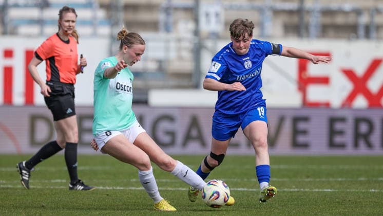 v.li.: Milena Fischer (SC Sand, 6) und Lea Mauly (SV Meppen, 19) im Zweikampf, Duell, Dynamik, Aktion, Action, Spielszene, DIE DFB-RICHTLINIEN UNTERSAGEN JEGLICHE NUTZUNG VON FOTOS ALS SEQUENZBILDER UND ODER VIDEOÄHNLICHE FOTOSTRECKEN. DFB REGULATIONS PROHIBIT ANY USE OF PHOTOGRAPHS AS IMAGE SEQUENCES AND OR QUASI-VIDEO., 04.04.2026, Meppen (Deutschland), Fussball, 2. Frauen-Bundesliga, SV Meppen - SC Sand