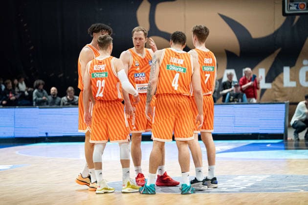 Christian Sengfelder (Nr. 43 ratiopharm Ulm) Thomas Klepeisz (Nr. 22 ratiopharm Ulm) Christopher Ledlum (Nr. 4 ratiopharm Ulm) Tobias Jensen (Nr. 7 ratiopharm Ulm) vor dem Spiel GER, Basketball Loewen Braunschweig gegen ratiopharm Ulm, Basketball, easyCredit BBL, Woche 28, Spielzeit 2025 26, 04.04.2026 GER, Basketball Loewen Braunschweig gegen ratiopharm Ulm, Basketball, easyCredit BBL, Woche 28, Spielzeit 2025 26, 04.04.2026 Braunschweig Copyright: xEibner-Pressefoto DanielxREINELTx EP_DRT