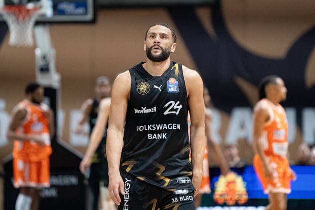Kaza Kajami-Keane (Nr. 24 Basketball Loewen Braunschweig) enttaeuscht GER, Basketball Loewen Braunschweig gegen ratiopharm Ulm, Basketball, easyCredit BBL, Woche 28, Spielzeit 2025 26, 04.04.2026 GER, Basketball Loewen Braunschweig gegen ratiopharm Ulm, Basketball, easyCredit BBL, Woche 28, Spielzeit 2025 26, 04.04.2026 Braunschweig Copyright: xEibner-Pressefoto DanielxREINELTx EP_DRT