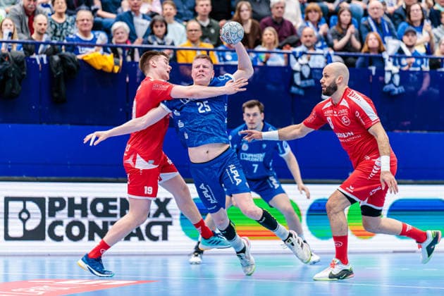 v.l. Reynir Thor Stefansson (MT Melsungen, 19), Niels Gerardus Versteijnen (TBV Lemgo Lippe, 25), Adrian Sipos (MT Melsungen, 08) GER, TBV Lemgo Lippe vs. MT Melsungen, Handball, 1. Bundesliga, 27. Spieltag, Spielzeit 2025 2026, 04.04.2026 GER, TBV Lemgo Lippe vs. MT Melsungen, Handball, 1. Bundesliga, 27. Spieltag, Spielzeit 2025 2026, 04.04.2026 Lemgo Copyright: xEibner-Pressefoto JanxRollingerx EP_JSK