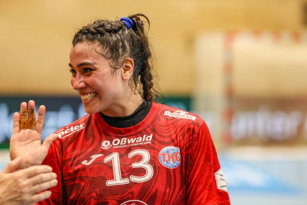 GER, Bad Langensalza, Thüringer HC vs HSG Bensheim Auerbach Flames, Alsco Handball Bundesliga Frauen, Handball, DHB, Spielzeit 2025 2026, Weststadthalle Bensheim, 22. Spieltag im Bild: Freude und Emotionen nach dem Sieg, Jubel, Der Thüringer HC besiegt die Bensheim Flames, Giulia Guarieiro (Thüringer HC Frauen 13) DFB DFL REGULATIONS PROHIBIT ANY USE OF PHOTOGRAPHS AS IMAGE SEQUENCES AND OR QUASI-VIDEO, 04.04.2026 Copyright: HMBxMedia HendrikxHamelau