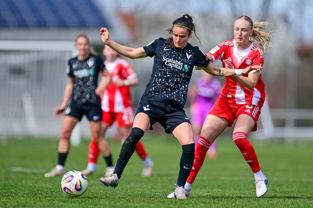 v.li.: Laura Gasanovas (Viktoria Berlin, 53) Luzie Zaehringer (FCB, 5) im Zweikampf, Duell, duel, tackle, Dynamik, Action, Aktion, 05.04.2026, Aschheim (Deutschland), Fussball,2. Frauen-Bundesliga, FC Bayern München II - Viktoria Berlin, DFB DFL REGULATIONS PROHIBIT ANY USE OF PHOTOGRAPHS AS IMAGE SEQUENCES AND OR QUASI-VIDEO.