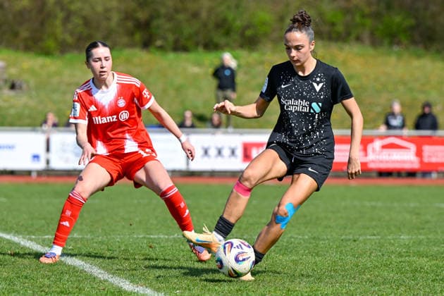 v.li.: Laila Portella (FCB, 19) Katharina Krist (Viktoria Berlin, 18) im Zweikampf, Duell, duel, tackle, Dynamik, Action, Aktion, 05.04.2026, Aschheim (Deutschland), Fussball,2. Frauen-Bundesliga, FC Bayern München II - Viktoria Berlin, DFB DFL REGULATIONS PROHIBIT ANY USE OF PHOTOGRAPHS AS IMAGE SEQUENCES AND OR QUASI-VIDEO.