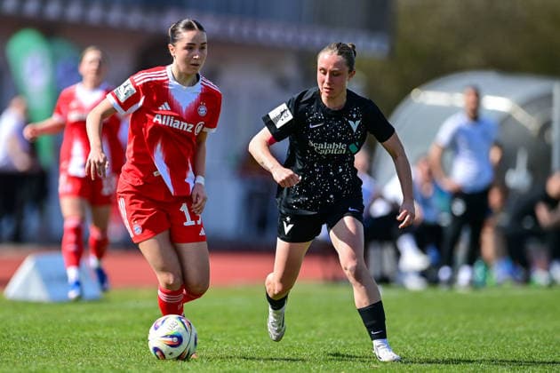 v.li.: Laila Portella (FCB, 19) Pia Metzker (Viktoria Berlin, 15) im Zweikampf, Duell, duel, tackle, Dynamik, Action, Aktion, 05.04.2026, Aschheim (Deutschland), Fussball,2. Frauen-Bundesliga, FC Bayern München II - Viktoria Berlin, DFB DFL REGULATIONS PROHIBIT ANY USE OF PHOTOGRAPHS AS IMAGE SEQUENCES AND OR QUASI-VIDEO.