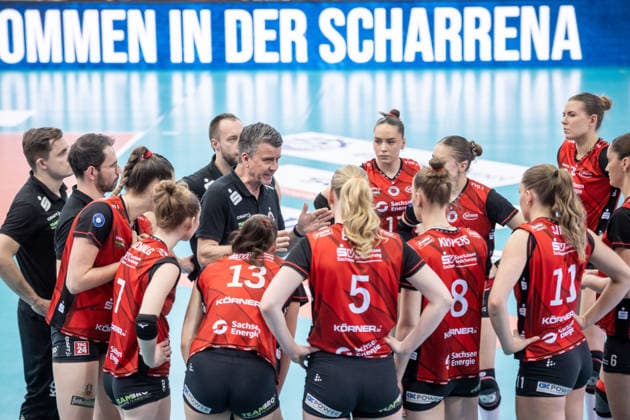 Alexander Waibl (Trainer Dresdner SC) - Ansprache an das Team GER, Allianz MTV Stuttgart - Dresdner SC, Volleyball Bundesliga, VBL, Spielzeit 2025 2026, Playoffs Halbfinale, Spiel 1, 05.04.2026 GER, Allianz MTV Stuttgart - Dresdner SC, Volleyball Bundesliga, VBL, Spielzeit 2025 2026, Playoffs Halbfinale, Spiel 1, 05.04.2026 Stuttgart Copyright: xSandyxDinkelackerx EP_SDR