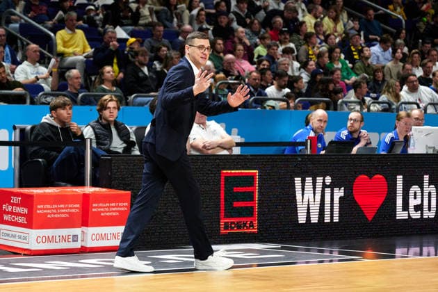 Lazar Spasic (EWE Baskets Oldenburg, Headcoach), GER, ALBA Berlin vs. EWE Baskets Oldenburg, Basketball Herren, easy Credit BBL, Saison 2025 2026, 28. Spieltag, 05.04.2026 GER, ALBA Berlin vs. EWE Baskets Oldenburg, Basketball Herren, easy Credit BBL, Saison 2025 2026, 28. Spieltag, 05.04.2026 Berlin