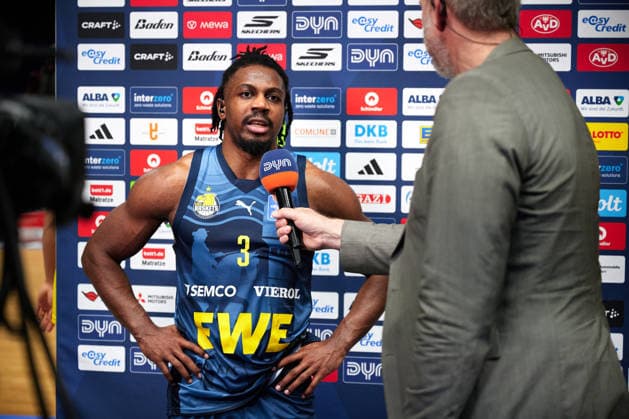 Chris Clemons (EWE Baskets Oldenburg, 03), im Interview, GER, ALBA Berlin vs. EWE Baskets Oldenburg, Basketball Herren, easy Credit BBL, Saison 2025 2026, 28. Spieltag, 05.04.2026 GER, ALBA Berlin vs. EWE Baskets Oldenburg, Basketball Herren, easy Credit BBL, Saison 2025 2026, 28. Spieltag, 05.04.2026 Berlin