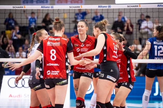 Mette Marleen Pfeffer (Dresdner SC, 12), Mitte und Team GER, Allianz MTV Stuttgart - Dresdner SC, Volleyball Bundesliga, VBL, Spielzeit 2025 2026, Playoffs Halbfinale, Spiel 1, 05.04.2026 GER, Allianz MTV Stuttgart - Dresdner SC, Volleyball Bundesliga, VBL, Spielzeit 2025 2026, Playoffs Halbfinale, Spiel 1, 05.04.2026 Stuttgart Copyright: xSandyxDinkelackerx EP_SDR