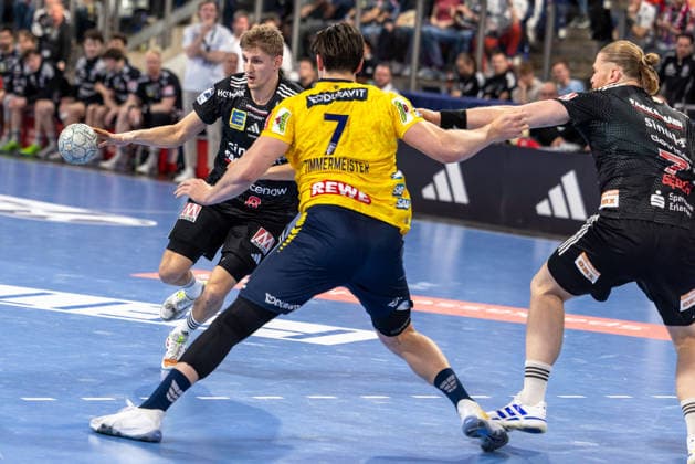 Sander Andreassen Overjordet (HC Erlangen, 08) Robert Timmermeister (Rhein-Neckar Löwen, 07) HC Erlangen vs. Rhein-Neckar Löwen, Handball, 1. Handball Bundesliga, Saison 2025 2026, 28. Spieltag, 05.04.2026 HC Erlangen vs. Rhein-Neckar Löwen, Handball, 1. Handball Bundesliga, Saison 2025 2026, 28. Spieltag, 05.04.2026 Nuernberg Copyright: xEibner-Pressefoto ArdanxFuessmanx EP_AFN