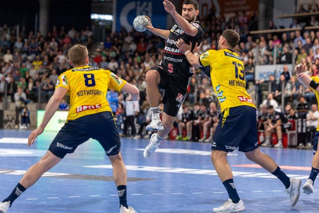Milos Kos (HC Erlangen, 05), Sebastian Heymann (Rhein-Neckar Löwen, 13), Tim Nothdurft (Rhein-Neckar Löwen, 08) HC Erlangen vs. Rhein-Neckar Löwen, Handball, 1. Handball Bundesliga, Saison 2025 2026, 28. Spieltag, 05.04.2026 HC Erlangen vs. Rhein-Neckar Löwen, Handball, 1. Handball Bundesliga, Saison 2025 2026, 28. Spieltag, 05.04.2026 Nuernberg Copyright: xEibner-Pressefoto ArdanxFuessmanx EP_AFN
