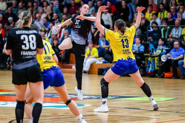 Arwen Gorb (HC Roedertal, 32) wirft den Ball, Laura Sophie Klocke (HC Leipzig, 13) blockt, HC Leipzig vs HC Roedertal, Handball, 2. Alsco Handball Bundesliga Frauen, 05. Spieltag, Saison 2025 2026, 05.04.2026, HC Leipzig vs HC Roedertal, Handball, 2. Alsco Handball Bundesliga Frauen, 05. Spieltag, Saison 2025 2026, 05.04.2026 Leipzig Copyright: xEibner-Pressefoto LauraxRoemerx EP_LRR