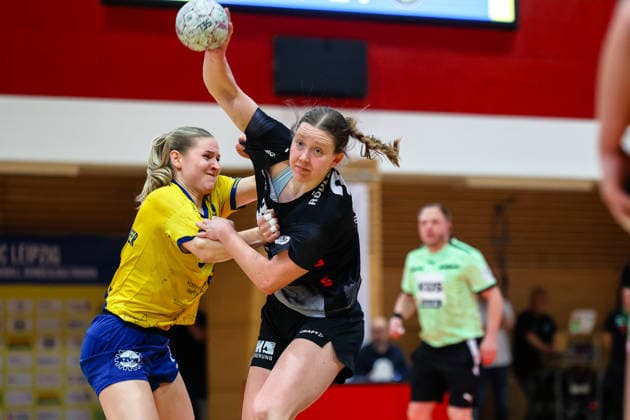 Rozemarijn Alderden (HC Roedertal, 30) am Ball, Zweikampf, Duell, Kampf mit Hanna Ferber-Rahnhoefer (HC Leipzig, 14) , HC Leipzig vs HC Roedertal, Handball, 2. Alsco Handball Bundesliga Frauen, 05. Spieltag, Saison 2025 2026, 05.04.2026, HC Leipzig vs HC Roedertal, Handball, 2. Alsco Handball Bundesliga Frauen, 05. Spieltag, Saison 2025 2026, 05.04.2026 Leipzig Copyright: xEibner-Pressefoto LauraxRoemerx EP_LRR