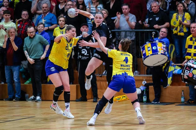 Arwen Gorb (HC Roedertal, 32) wirft den Ball, springt hoch mit Ball, Zweikampf, Duell, Kampf Jana Walther (HC Leipzig, 04), HC Leipzig vs HC Roedertal, Handball, 2. Alsco Handball Bundesliga Frauen, 05. Spieltag, Saison 2025 2026, 05.04.2026, HC Leipzig vs HC Roedertal, Handball, 2. Alsco Handball Bundesliga Frauen, 05. Spieltag, Saison 2025 2026, 05.04.2026 Leipzig Copyright: xEibner-Pressefoto LauraxRoemerx EP_LRR