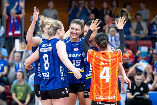 Melani Shaffmaster (Allianz MTV Stuttgart, 15), Mitte und Team - Freude, Jubel, Jubelschrei GER, Allianz MTV Stuttgart - Dresdner SC, Volleyball Bundesliga, VBL, Spielzeit 2025 2026, Playoffs Halbfinale, Spiel 1, 05.04.2026 GER, Allianz MTV Stuttgart - Dresdner SC, Volleyball Bundesliga, VBL, Spielzeit 2025 2026, Playoffs Halbfinale, Spiel 1, 05.04.2026 Stuttgart Copyright: xSandyxDinkelackerx EP_SDR