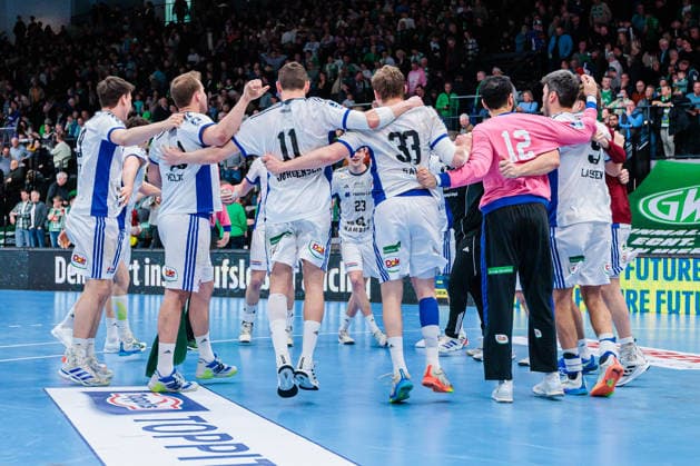 Siegesjubel nach 29:30 Sieg, Mannschaft von Handball Verein Hamburg GER, GWD Minden vs. Handball Sport Verein Hamburg, Handball, 1. Bundesliga, 27. Spieltag, Spielzeit 2025 2026, 05.04.2026 GER, GWD Minden vs. Handball Sport Verein Hamburg, Handball, 1. Bundesliga, 27. Spieltag, Spielzeit 2025 2026, 05.04.2026 Minden Copyright: xEibner-Pressefoto JanxRollingerx EP_JSK