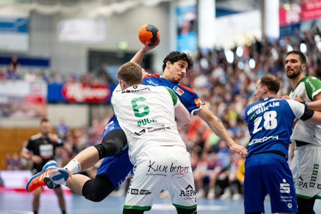 Yonatan Dayan, (HBW Balingen Weilstetten, 40) gegen Timm Buck (HC Oppenweiler Backnang, 06), HBW Balingen Weilstetten vs. HC Oppenweiler Backnang, Handball, 2. Bundesliga, 26. Spieltag, Saison 2025 2026, 05.04.2026, Eibner-Pressefoto Andreas Ulmer HBW Balingen Weilstetten vs. HC Oppenweiler Backnang, Handball, 2. Bundesliga, 26. Spieltag, Saison 2025 2026, 05.04.2026, Balingen Copyright: xEibner-Pressefoto AndreasxUlmerx EP_AUR