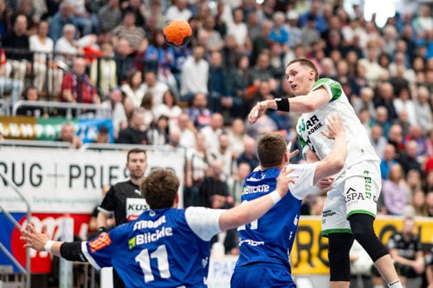 Malte Deddering (HC Oppenweiler Backnang, 38), gegen Bennet Strobel (HBW Balingen Weilstetten, 11), HBW Balingen Weilstetten vs. HC Oppenweiler Backnang, Handball, 2. Bundesliga, 26. Spieltag, Saison 2025 2026, 05.04.2026, Eibner-Pressefoto Andreas Ulmer HBW Balingen Weilstetten vs. HC Oppenweiler Backnang, Handball, 2. Bundesliga, 26. Spieltag, Saison 2025 2026, 05.04.2026, Balingen Copyright: xEibner-Pressefoto AndreasxUlmerx EP_AUR