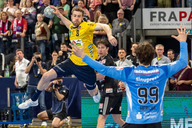 Wurf in der Luft von Tim Nothdurft (Rhein-Neckar Löwen, 08), Tin Herceg (HC Erlangen, 99) im Tor. HC Erlangen vs. Rhein-Neckar Löwen, Handball, 1. Handball Bundesliga, Saison 2025 2026, 28. Spieltag, 05.04.2026 HC Erlangen vs. Rhein-Neckar Löwen, Handball, 1. Handball Bundesliga, Saison 2025 2026, 28. Spieltag, 05.04.2026 Nuernberg Copyright: xEibner-Pressefoto ArdanxFuessmanx EP_AFN