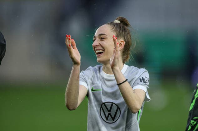 GER, Jena, Carl Zeiss Jena vs Vfl Wolfsburg, DFB-Pokal Frauen, Fussball, DFB, Spielzeit 2025 2026, ad hoc Arena im Ernst-Abbe-Sportfeld, Halbfinale im Bild: Vfl Wolfsburg gewinnen mit 5:4 im Elfmeterschießen nach Toren gegen Carl Zeiss Jena, Freude, Emotionen nach dem Sieg DFB DFL REGULATIONS PROHIBIT ANY USE OF PHOTOGRAPHS AS IMAGE SEQUENCES AND OR QUASI-VIDEO, 05.04.2025 Copyright: HMBxMedia HendrikxHamelau