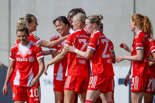Die Muenchnerinnen bejubeln mit Pernille Harder (FC Bayern Muenchen Frauen, 21) deren Tor zum 2:0 GER, FC Bayern Muenchen Frauen vs. SGS Essen, Fussball, DFB-Pokal, Halbfinale, Saison 2025 2026, 06.04.2026. (DFL DFB REGULATIONS PROHIBIT ANY USE OF PHOTOGRAPHS as IMAGE SEQUENCES and or QUASI-VIDEO). GER, FC Bayern Muenchen Frauen vs. SGS Essen, Fussball, DFB-Pokal, Halbfinale, Saison 2025 2026, 06.04.2026. Muenchen Copyright: xEibner-Pressefoto HeikexFeinerx EP_HFR