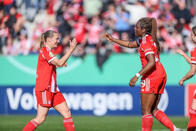 GER, München, FC Bayern München vs SGS Essen, DFB-Pokal Frauen, Fussball, DFB, Spielzeit 2025 2026, FC Bayern Campus, Halbfinale im Bild: Edna Imade (FC Bayern München), Tor zum 4:0, Tor, Jubel und Freude, Emotionen mit Magdalena Eriksson (Bayern München 5) DFB DFL REGULATIONS PROHIBIT ANY USE OF PHOTOGRAPHS AS IMAGE SEQUENCES AND OR QUASI-VIDEO, 06.04.2026 Copyright: HMBxMedia HendrikxHamelau