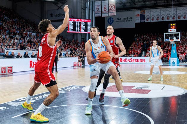 Demarcus Demonia (BMA365 Bamberg Baskets, 08), Alex Herrera (Science City Jena, 41), Daniel Keppeler (BMA365 Bamberg Baskets, 31), BMA365 Bamberg Baskets vs. Science City Jena, Basketball, easyCredit BBL, 28. Spieltag, 06.04.2026 BMA365 Bamberg Baskets vs. Science City Jena, Basketball, easyCredit BBL, 28. Spieltag, 06.04.2026 Bamberg Copyright: xEibner-Pressefoto G.xSantemizx EP_EER