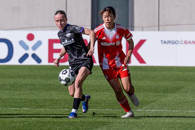 Kampf um den Ball Zweikampf zwischen Beke Sterner (SGS Essen, 19) und Momoko Tanikawa (FC Bayern Muenchen Frauen, 18) GER, FC Bayern Muenchen Frauen vs. SGS Essen, Fussball, DFB-Pokal, Halbfinale, Saison 2025 2026, 06.04.2026. (DFL DFB REGULATIONS PROHIBIT ANY USE OF PHOTOGRAPHS as IMAGE SEQUENCES and or QUASI-VIDEO). GER, FC Bayern Muenchen Frauen vs. SGS Essen, Fussball, DFB-Pokal, Halbfinale, Saison 2025 2026, 06.04.2026. Muenchen Copyright: xEibner-Pressefoto HeikexFeinerx EP_HFR