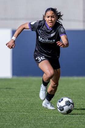 Ella Emilie Touon Mbenoun (SGS Essen, 32) GER, FC Bayern Muenchen Frauen vs. SGS Essen, Fussball, DFB-Pokal, Halbfinale, Saison 2025 2026, 06.04.2026. (DFL DFB REGULATIONS PROHIBIT ANY USE OF PHOTOGRAPHS as IMAGE SEQUENCES and or QUASI-VIDEO). GER, FC Bayern Muenchen Frauen vs. SGS Essen, Fussball, DFB-Pokal, Halbfinale, Saison 2025 2026, 06.04.2026. Muenchen Copyright: xEibner-Pressefoto HeikexFeinerx EP_HFR