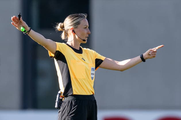 Fabienne Michel (Schiedsrichterin) GER, FC Bayern Muenchen Frauen vs. SGS Essen, Fussball, DFB-Pokal, Halbfinale, Saison 2025 2026, 06.04.2026. (DFL DFB REGULATIONS PROHIBIT ANY USE OF PHOTOGRAPHS as IMAGE SEQUENCES and or QUASI-VIDEO). GER, FC Bayern Muenchen Frauen vs. SGS Essen, Fussball, DFB-Pokal, Halbfinale, Saison 2025 2026, 06.04.2026. Muenchen Copyright: xEibner-Pressefoto HeikexFeinerx EP_HFR