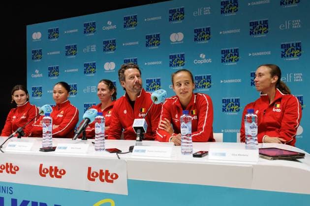 Belgian Greet Minnen, Belgian Sofia Costoulas, Belgian Magali Kempen, Belgian team captain Wim Fissette, Belgian Hanne Vandewinkel and Belgian Elise Mertens pictured during a press conference, PK, Pressekonferenz of Belgian team ahead of the meeting between Belgium and USA, in the qualifiers of the Billie Jean King Cup tennis, in Oostende, Belgium, on Tuesday 07 April 2026. The game will be played on 10 and 11th April. PHOTO KURTxDESPLENTER x170053509x