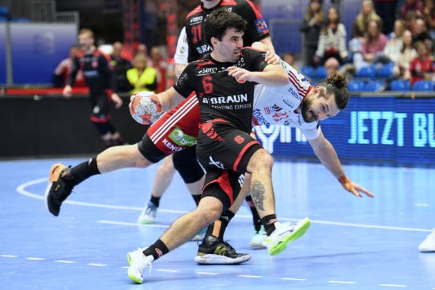Erik Balenciaga (MT Melsungen 6) (am Ball), Evgeni Pevnov (Fredericia HK 41) , GER, MT Melsungen - Fredericia HK (DEN), Handball, EHF European League Maenner, Play-Offs, Saison 2025 2026, 07.04.2026, GER, MT Melsungen - Fredericia HK, Handball, EHF Maenner, Play-Off, Saison 2025 2026, 07.04.2026 Kassel Copyright: xEibner-Pressefotox xRolandxSippex EP_RSL