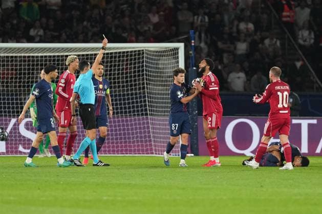Joe Gomez of Liverpool receives a yellow card for a foul on Desire Doue of PSG Paris Saint-Germain v Liverpool, UEFA Champions League, Quarter Final, First Leg, Football, Parc des Princes, Paris, France - 08 Apr 2026Paris Parc des Princes France EDITORIAL USE ONLY No use with unauthorised audio, video, data, fixture lists, club league logos or live services. Online in-match use limited to 120 images, no video emulation. No use in betting, games or single club league player publications. Copyright: xDavexWinter Shutterstockx 16811861bd