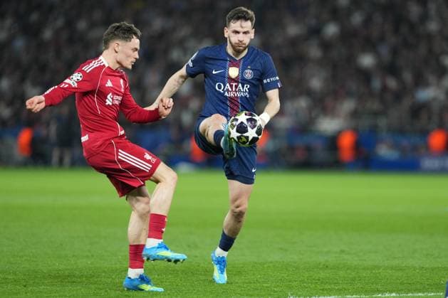 Khvicha Kvaratskhelia of PSG and Florian Wirtz of Liverpool Paris Saint-Germain v Liverpool, UEFA Champions League, Quarter Final, First Leg, Football, Parc des Princes, Paris, France - 08 Apr 2026Paris Parc des Princes France EDITORIAL USE ONLY No use with unauthorised audio, video, data, fixture lists, club league logos or live services. Online in-match use limited to 120 images, no video emulation. No use in betting, games or single club league player publications. Copyright: xDavexWinter Shutterstockx 16811861bm