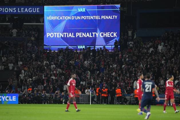 VAR penalty check, which is refused Paris Saint-Germain v Liverpool, UEFA Champions League, Quarter Final, First Leg, Football, Parc des Princes, Paris, France - 08 Apr 2026Paris Parc des Princes France EDITORIAL USE ONLY No use with unauthorised audio, video, data, fixture lists, club league logos or live services. Online in-match use limited to 120 images, no video emulation. No use in betting, games or single club league player publications. Copyright: xDavexWinter Shutterstockx 16811861kn
