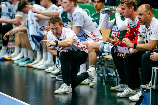 Stefan Klaus (FRISCH AUF! Goeppingen, Co-Trainer) gibt Anweisungen, gestikuliert , SC DHfK Leipzig vs FRISCH AUF! Goeppingen, Handball, 1. Bundesliga, 28. Spieltag, Saison 2025 2026, 09.04.2026, SC DHfK Leipzig vs FRISCH AUF! Goeppingen, Handball, 1. Bundesliga, 28. Spieltag, Saison 2025 2026, 09.04.2026 Leipzig Copyright: xEibner-Pressefoto LauraxRoemerx EP_LRR